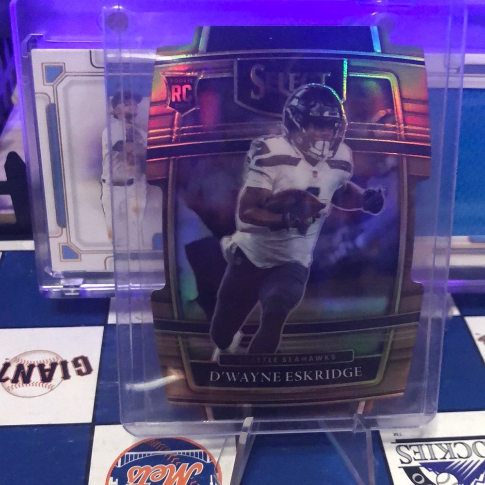 D'Wayne Eskridge numbered 5/199 Football Card